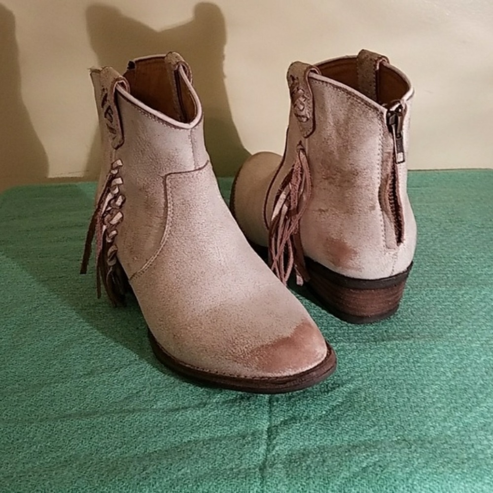 Very Volatile Lookout Bootie - Picture 5 of 5